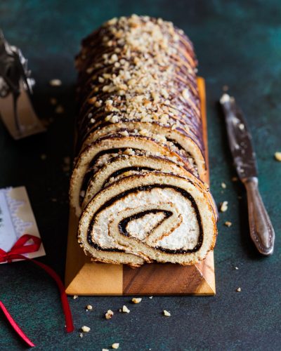 Рулет-с-черносливом-и-сырным-кремом Rulet-s-chernoslivom-i-syrnym-kremom