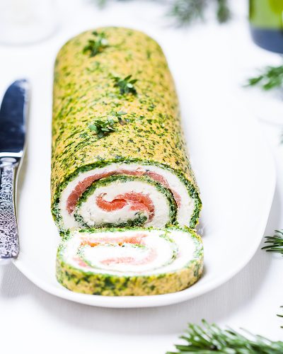 Рецепт закусочного рулета со шпинатом и форелью