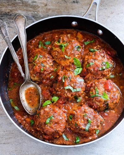 Рыбные-котлеты-в-пряном-томатном-соусе Rybnye-kotlety-v-pryanom-tomatnom-souse