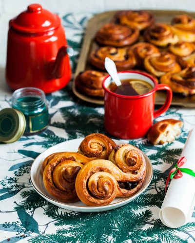 Булочки-с-шафраном-корицей-и-изюмом Bulochki-s-shafranom-koricej-i-izjumom