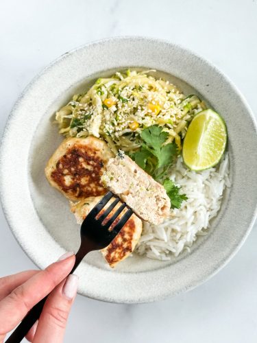 Куриные котлеты с пекинской капустой в разрезе