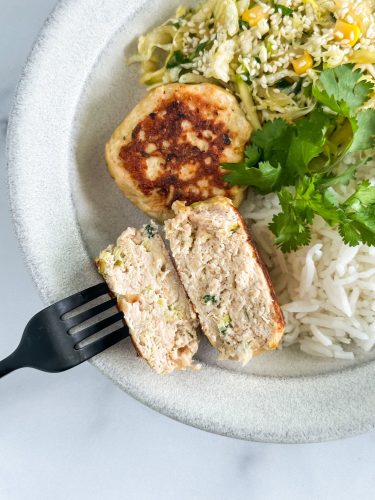 разрез куриных котлет крупным планом