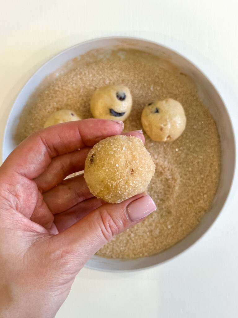 Формовка печенья с яблоками